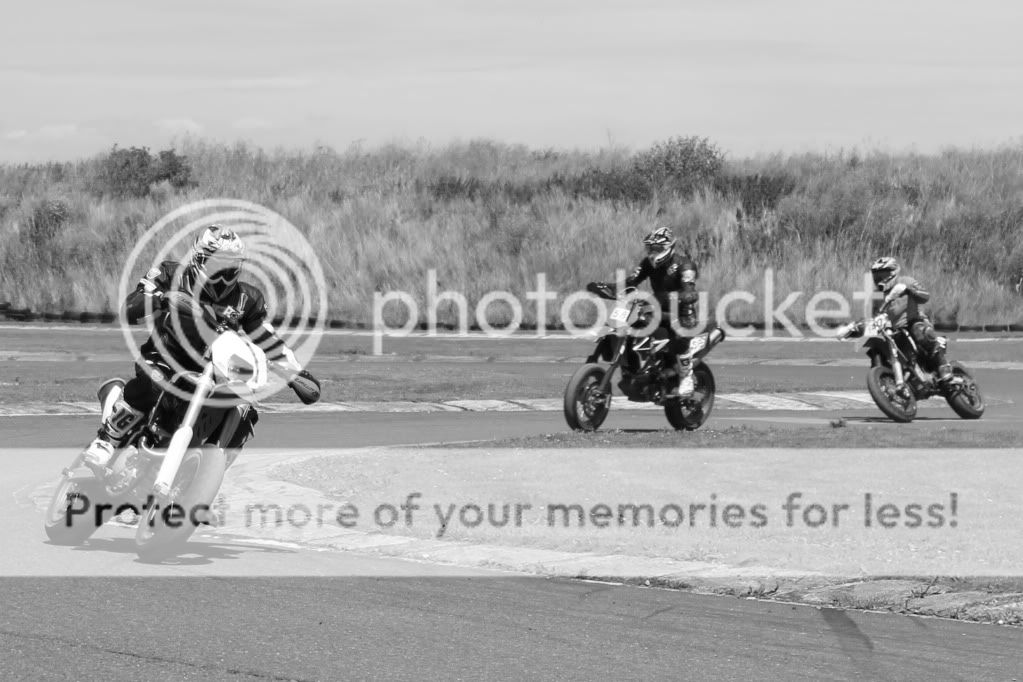 http://i980.photobucket.com/albums/ae284/motodrb/Lydd%20Supermoto%202012/IMG_37271.jpg