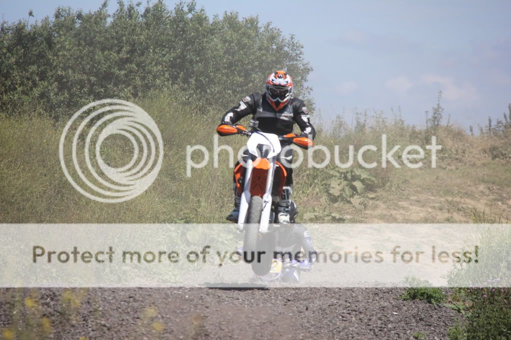 http://i980.photobucket.com/albums/ae284/motodrb/Lydd/IMG_7666.jpg