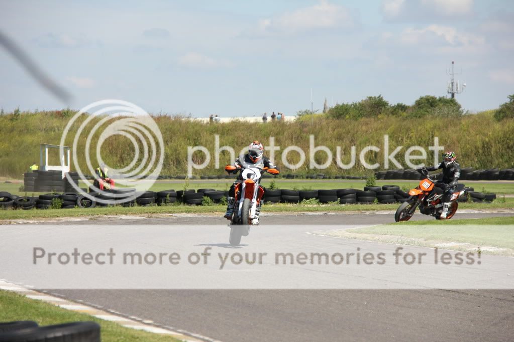 http://i980.photobucket.com/albums/ae284/motodrb/Lydd/IMG_7712.jpg